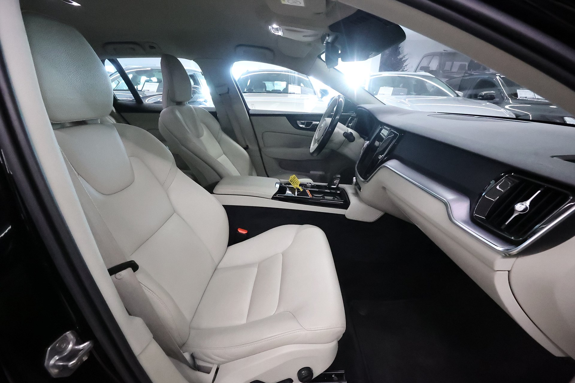 Volvo V60 Recharge T6 AWD 340hk Inscription Exp Läder Keyless Drag PDC