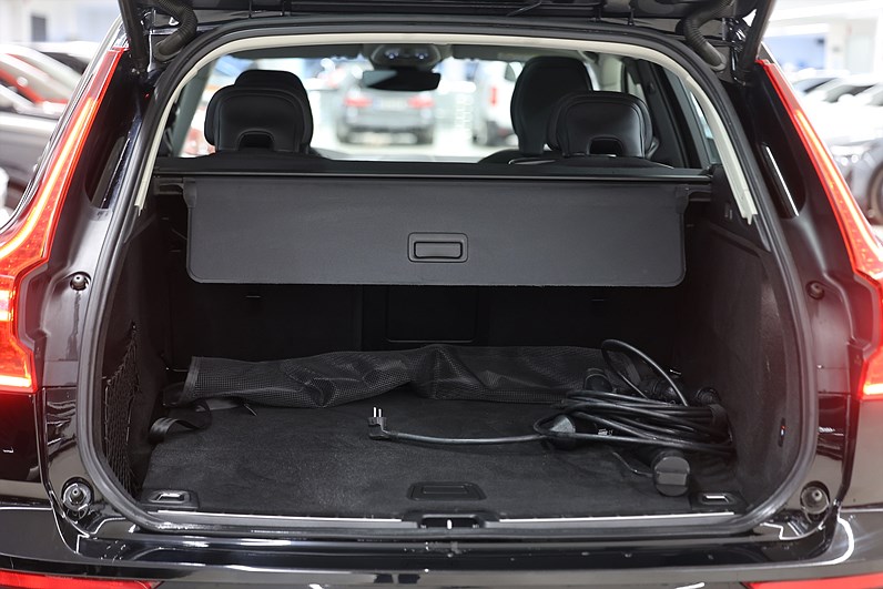 Volvo XC60 Recharge T6 AWD 340hk Momentum Pano Drag