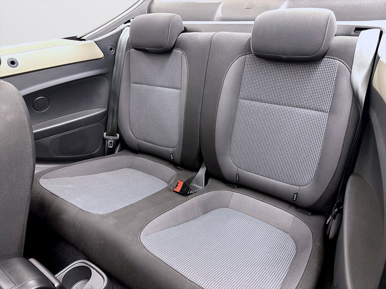 Cabriolet 1.2 TSI 105hk Base Bluetooth Årsskatt 756kr