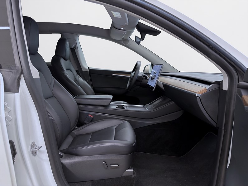 Tesla Model Y Long Range AWD 514hk Pano Drag Läder Navi
