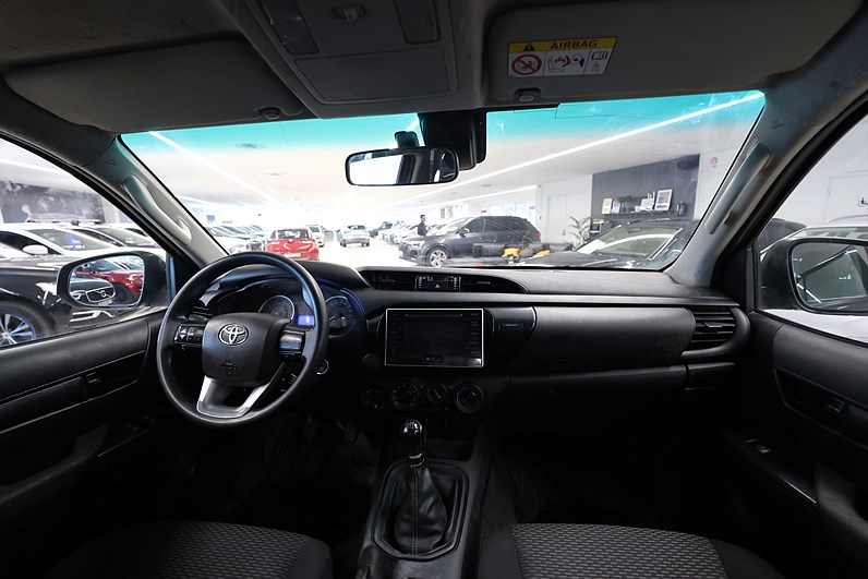 Toyota Hilux Dubbelhytt 2.4 AWD 150hk Dragkrok LEASEBAR