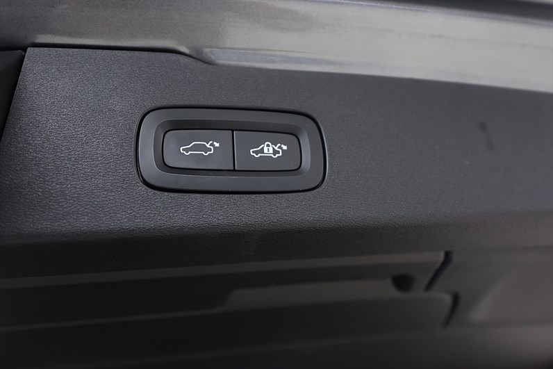 Volvo V60 B4 197hk Momentum Värmare Navi B-kamera