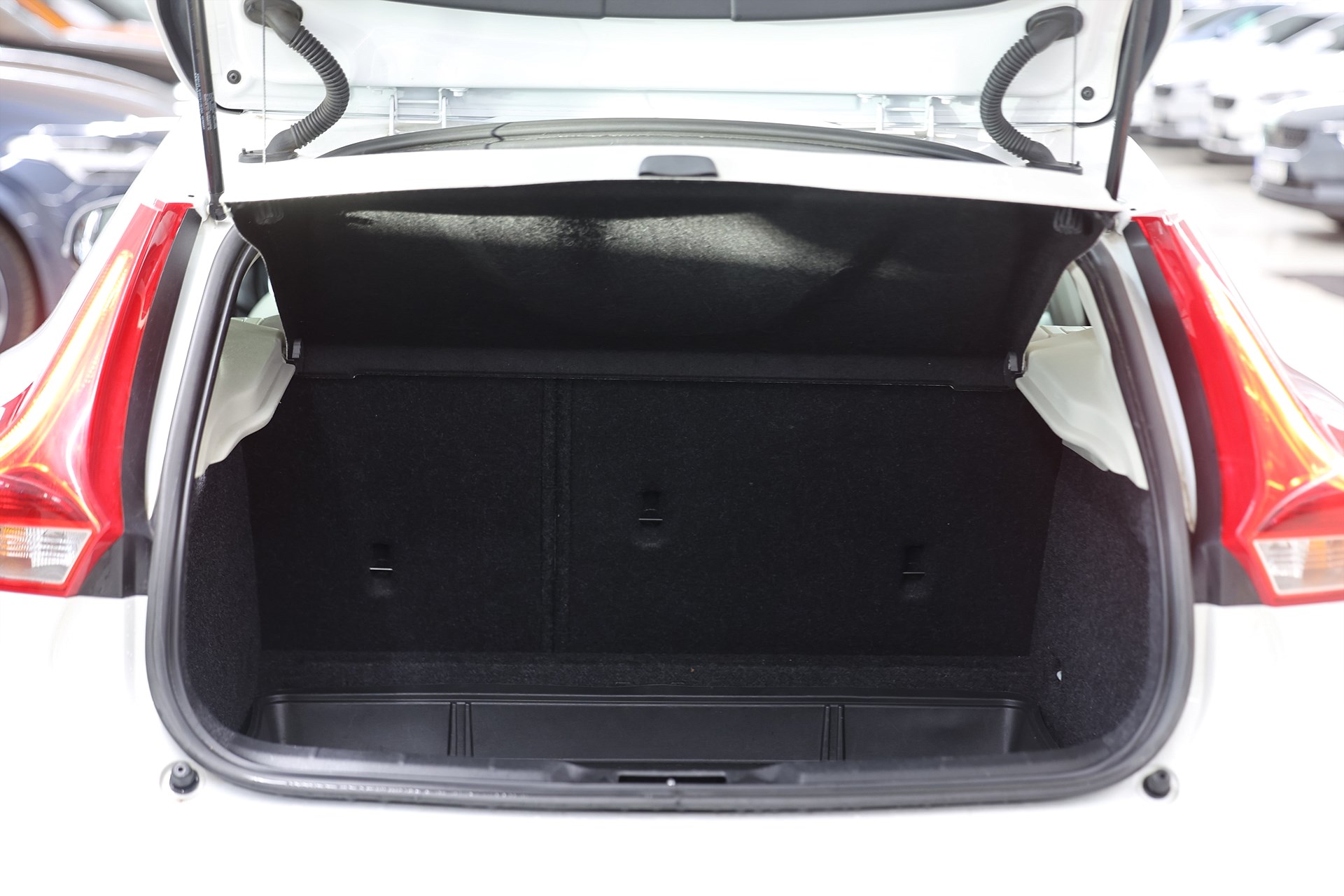 Volvo V40 D2 120hk Business Adv Keyless B-kamera Värmare