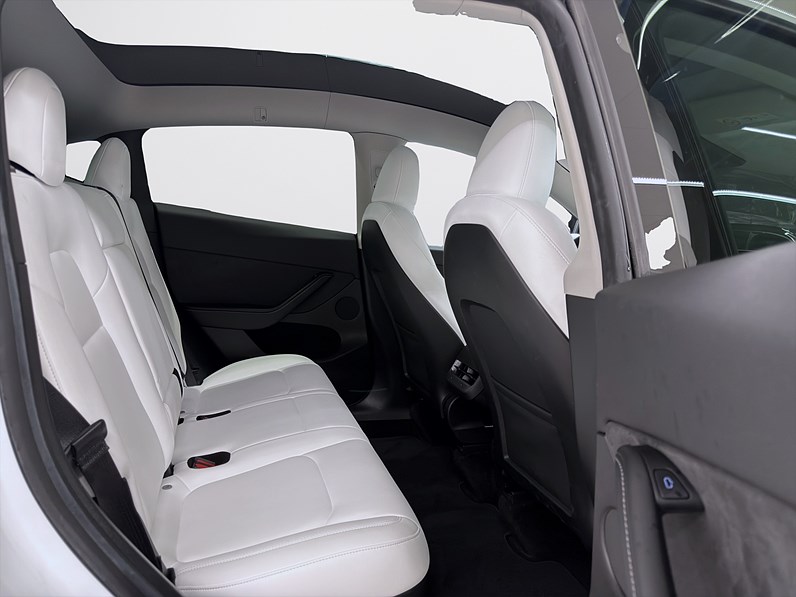 Tesla Model Y Standard Range 299hk Drag Pano Premium B-Kamera