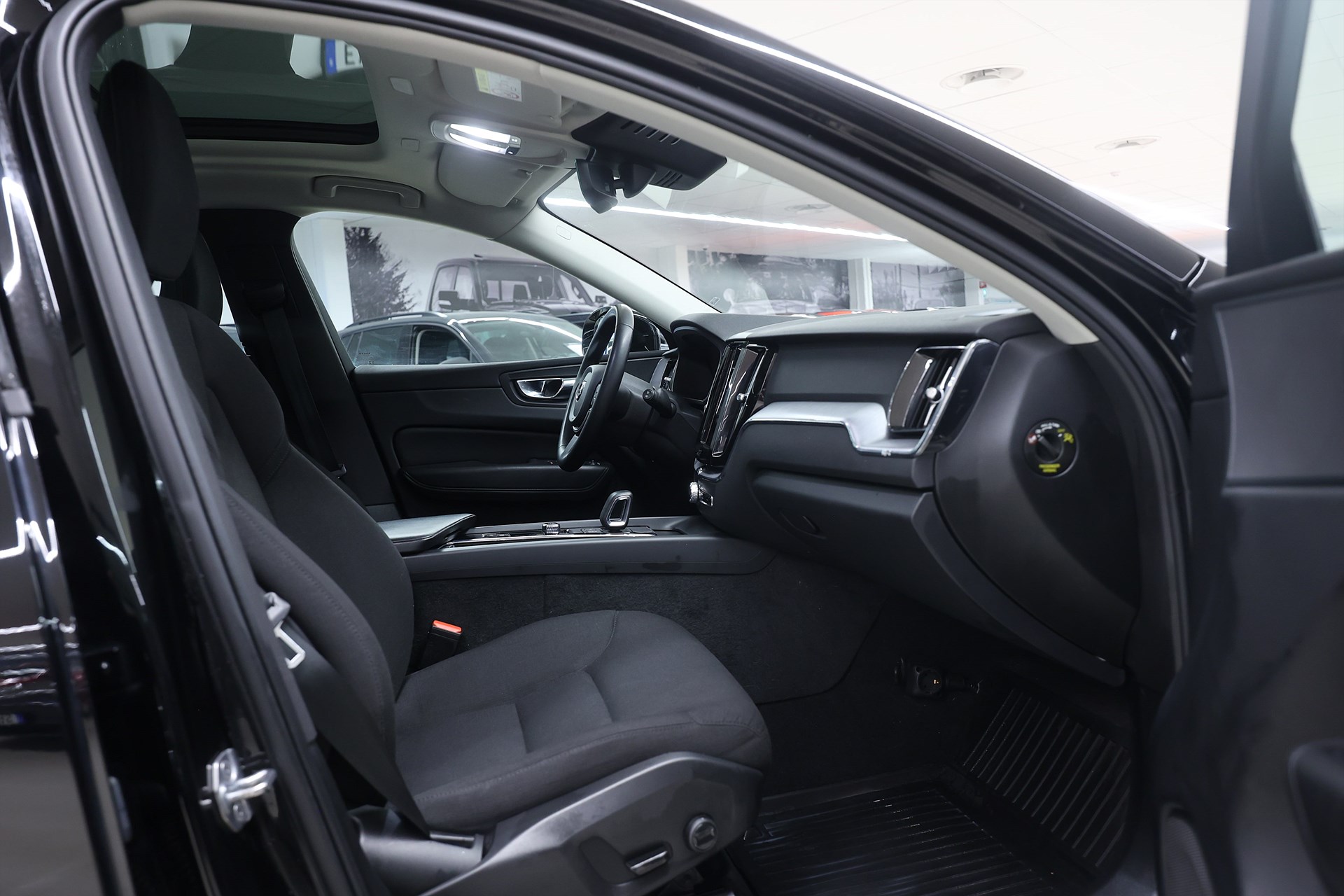 Volvo XC60 Recharge T6 AWD 340hk Momentum Pano Drag