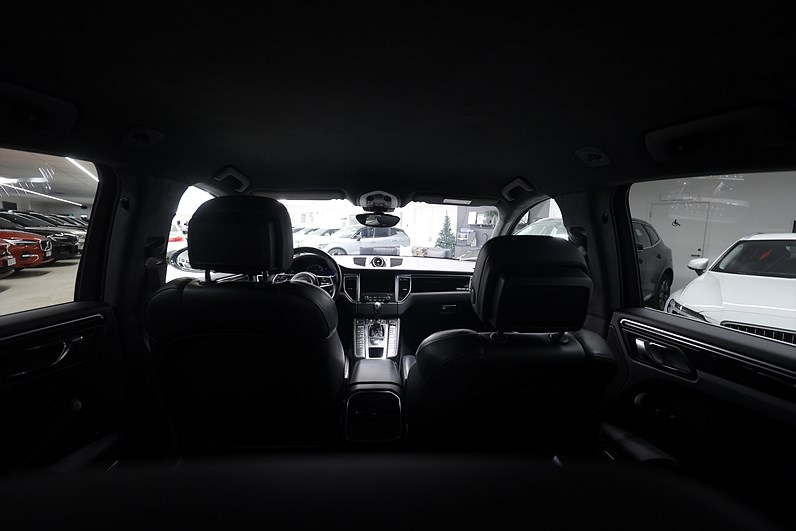 Porsche Macan Turbo Performance 441hk Sport Chrono BOSE Drag