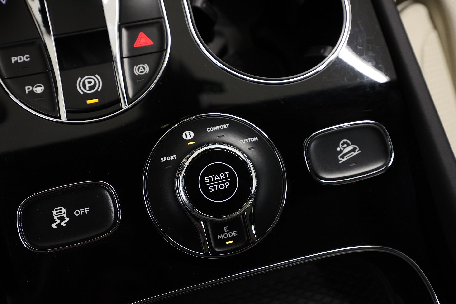 Bentley Bentayga Hybrid Blackline Naim Mulliner Pano