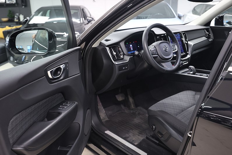 Volvo XC60 Recharge T6 AWD 350hk *Hjulkampanj!* Core Drag