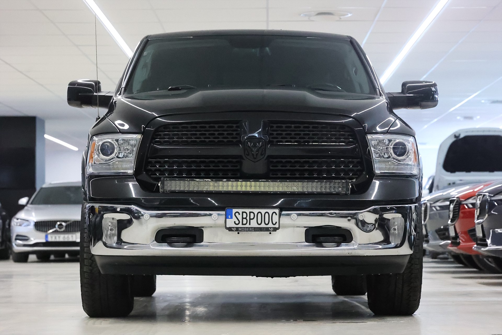 RAM 1500 Crew Cab 5.7 V8 4x4 395hk Laramie Alpine Läder Drag