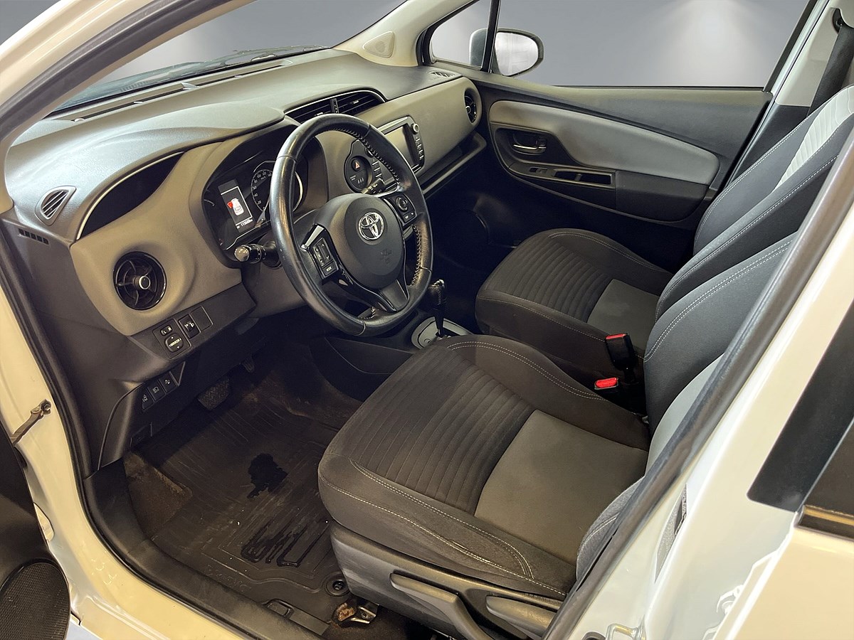 Toyota Yaris Hybrid e-CVT, 101hk, 2017
