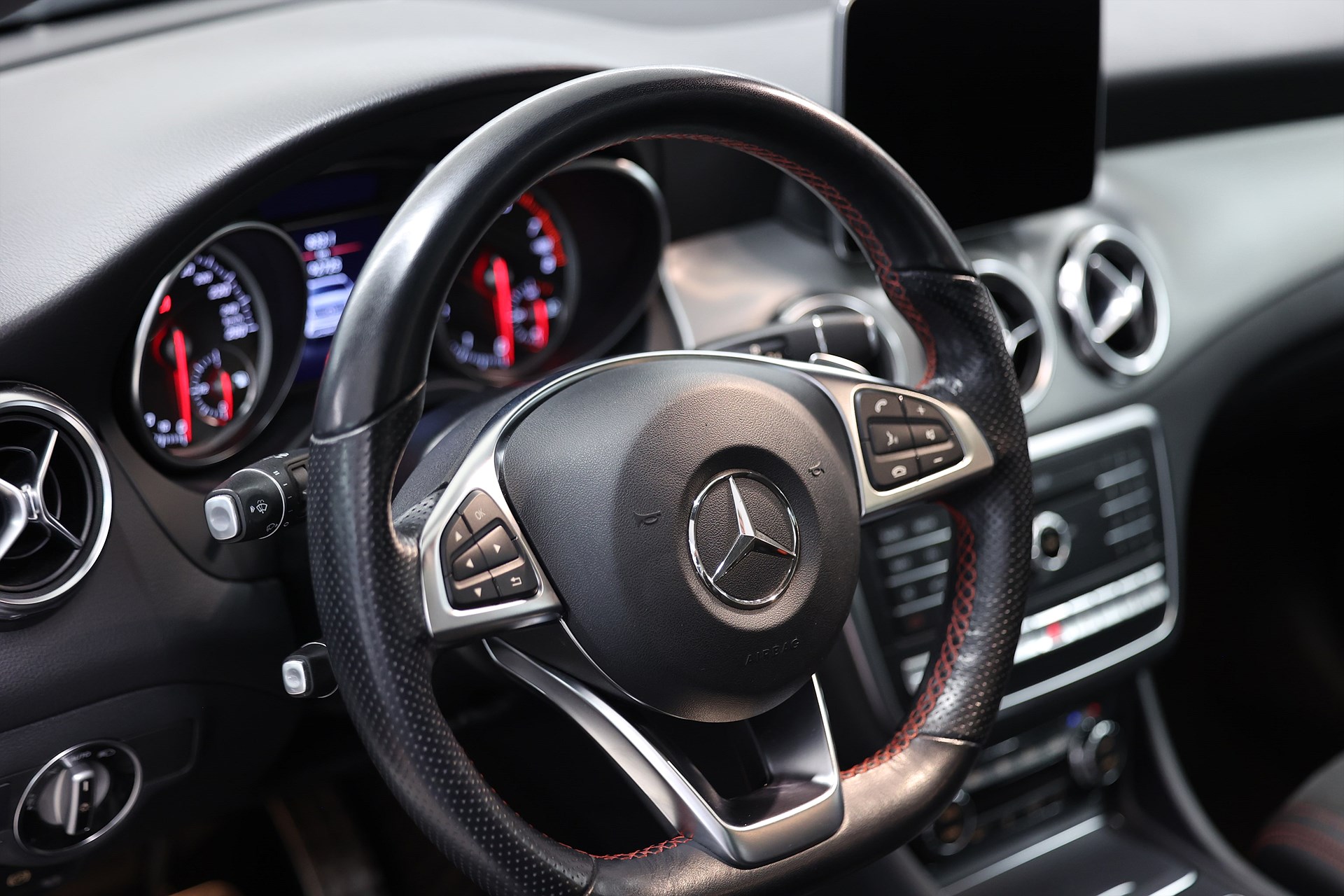 Mercedes-Benz GLA 250 4M AMG Line Pano B-kamera Navi