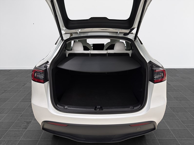 Tesla Model Y Long Range 514hk Pano Drag B-Kamera Läder MOMS