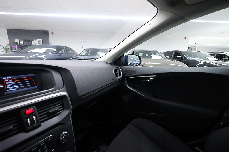 Volvo V40 D2 120hk *Hjulkampanj!* Kinetic Värmare PDC Farth