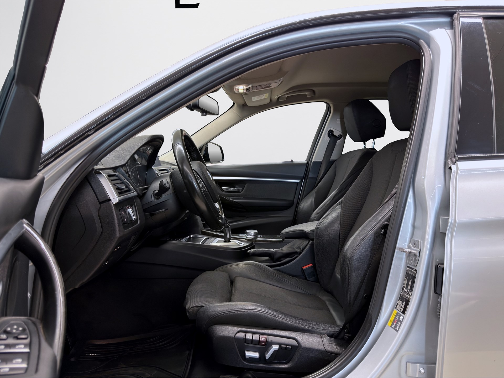 BMW 330e Sedan 252hk Sport Line Navi B-Kamera