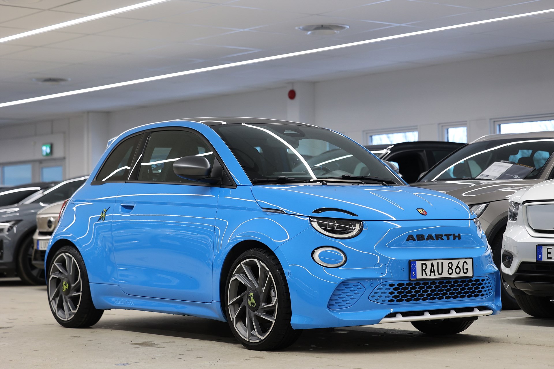 Abarth 500e 155hk *Kampanj!* Scorpionissma Alcantara JBL Pano