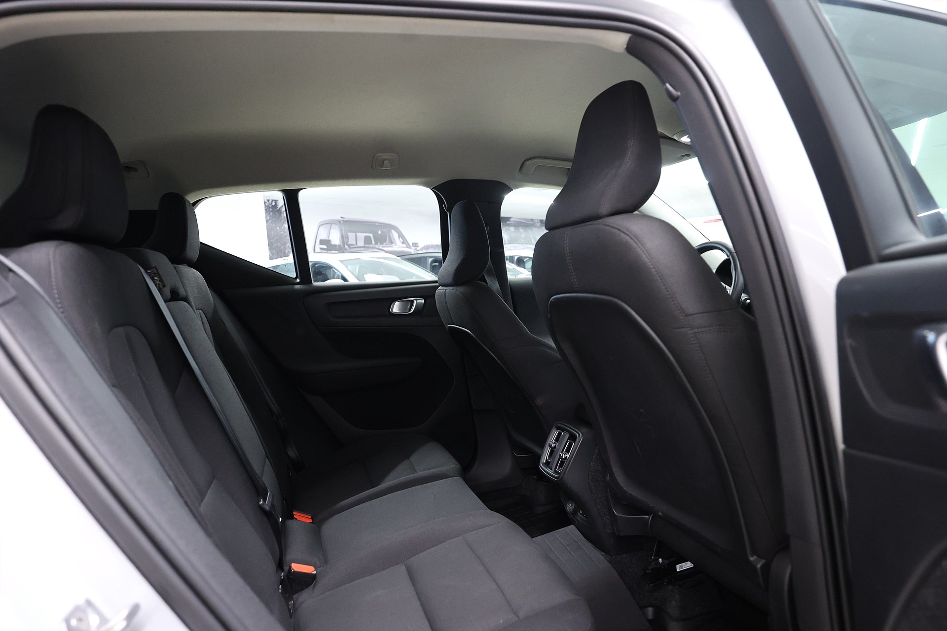 Volvo XC40 T3 163hk Momentum Pro Navi Värmare VOC PDC