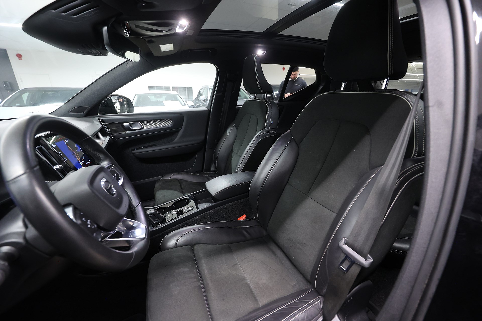 Volvo XC40 Recharge T4 211hk R-Design H/K Pano