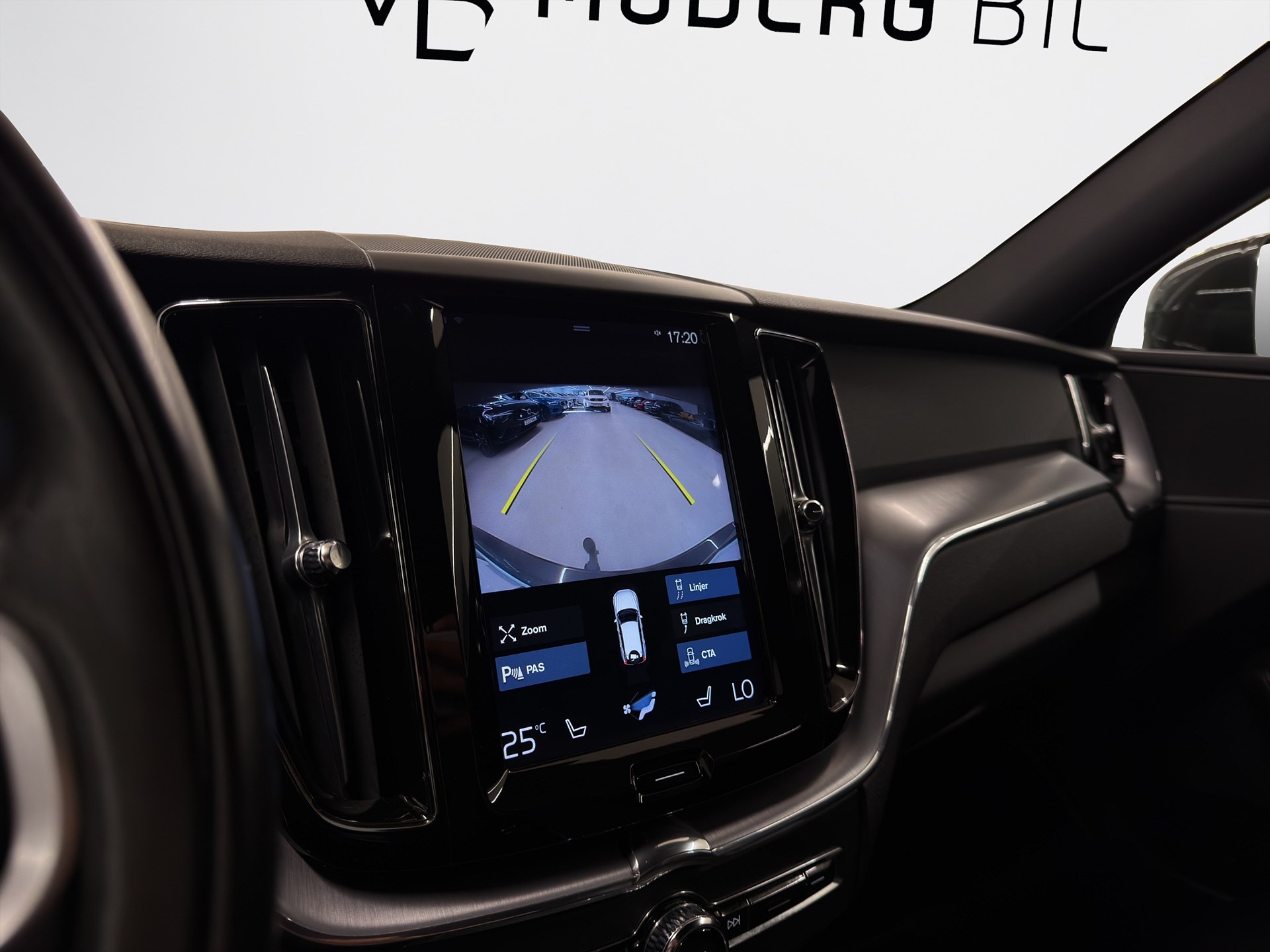 Volvo XC60 B4 AWD 197hk Momentum Adv Drag B-Kamera Läder