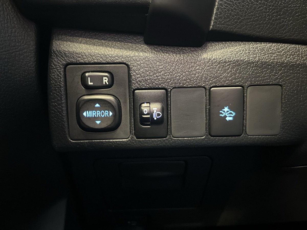 Toyota Auris Hybrid e-CVT, 136hk, 2017