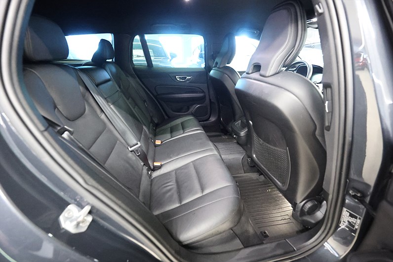Volvo V60 T5 250hk R-Design Läder Keyless Värmare B-Kamera