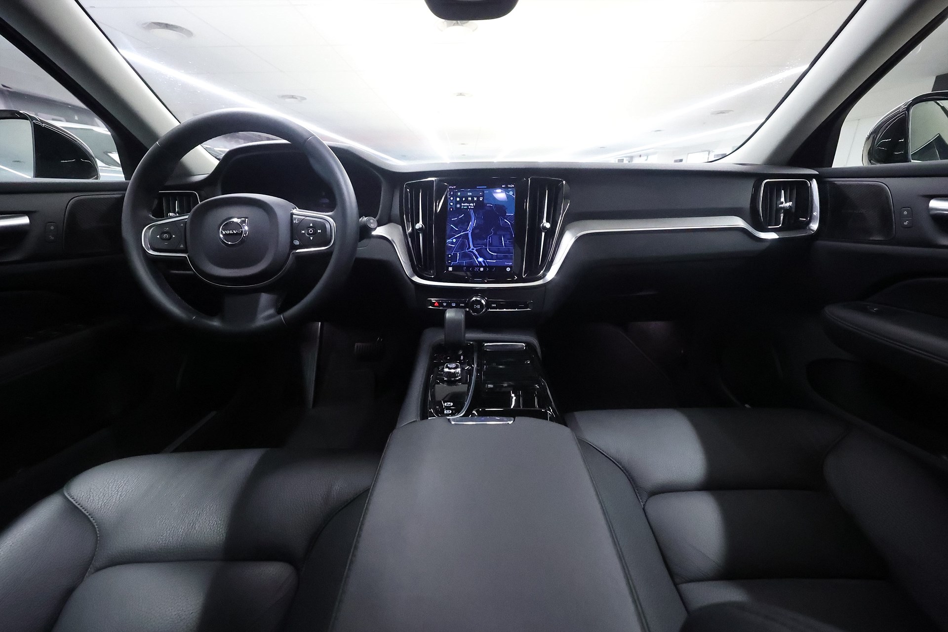 Volvo V60 Recharge T6 AWD 350hk Core H/K Läder Keyless Navi Drag