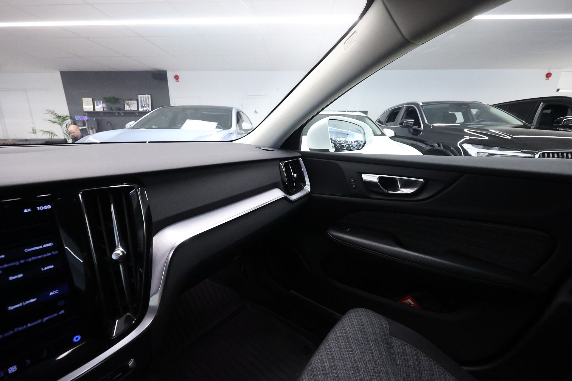 Volvo V60 Recharge T6 AWD 350hk Navi Värmare Drag Keyless