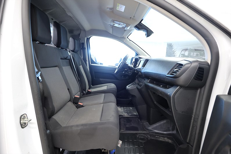 Peugeot e-Expert 75 136hk V-Inrett Drag CarPlay 3-Sits B-Kamera