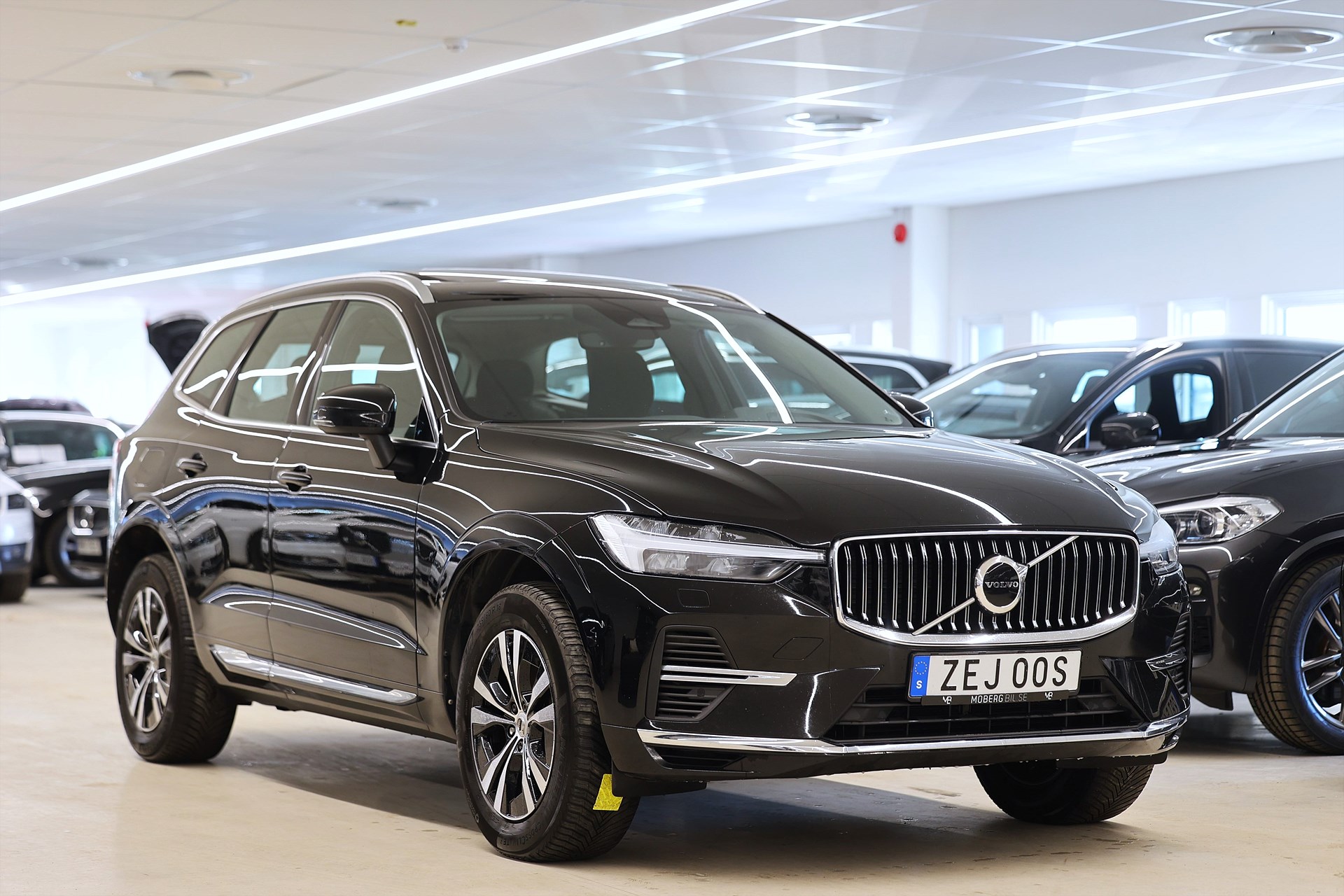 Volvo XC60 Recharge T6 AWD 350hk Core Edition Pano Drag Keyless MOMS