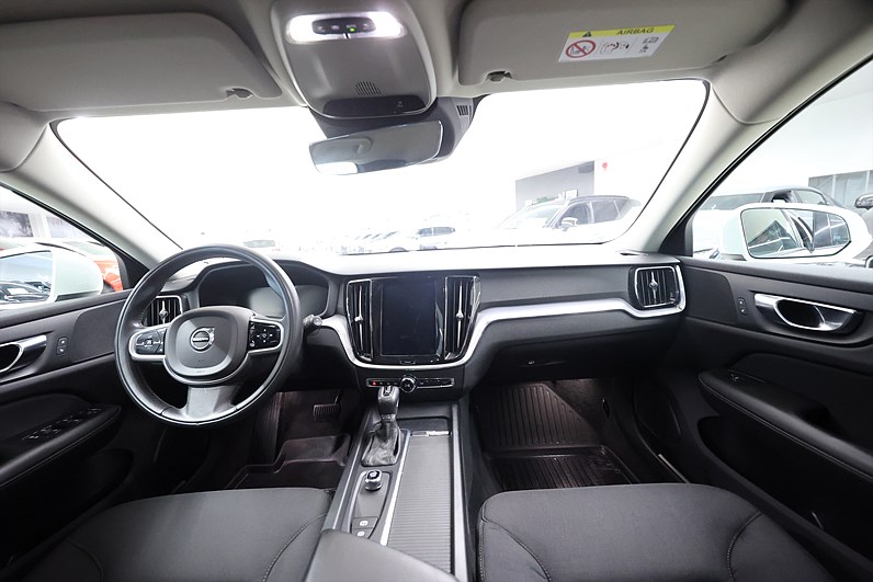 Volvo V60 Cross Country D4 AWD *Hjulkampanj!* Momentum Carplay