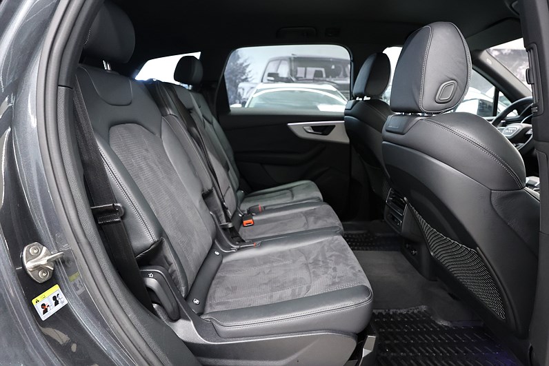 Audi Q7 60 TFSI e quattro S-line 490hk Svart Optik Drag Leasbar