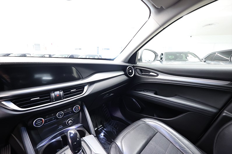 Alfa Romeo Stelvio 2.2 D 210hk AWD Super Keyless B-Kamera Drag