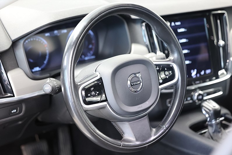 Volvo V90 Cross Country D4 AWD Momentum B-kamera Keyless MOMS
