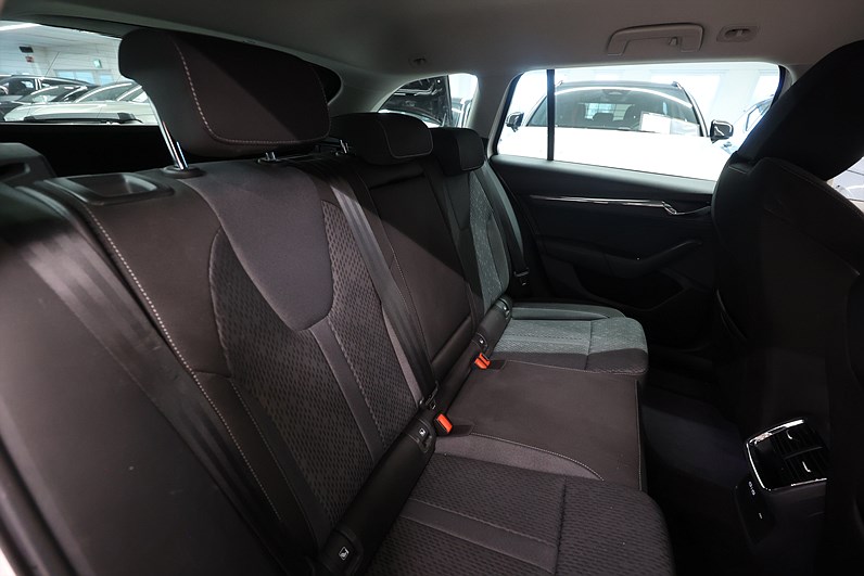 Skoda Octavia Kombi 204hk *Kampanj!* Style Massage Navi Keyless