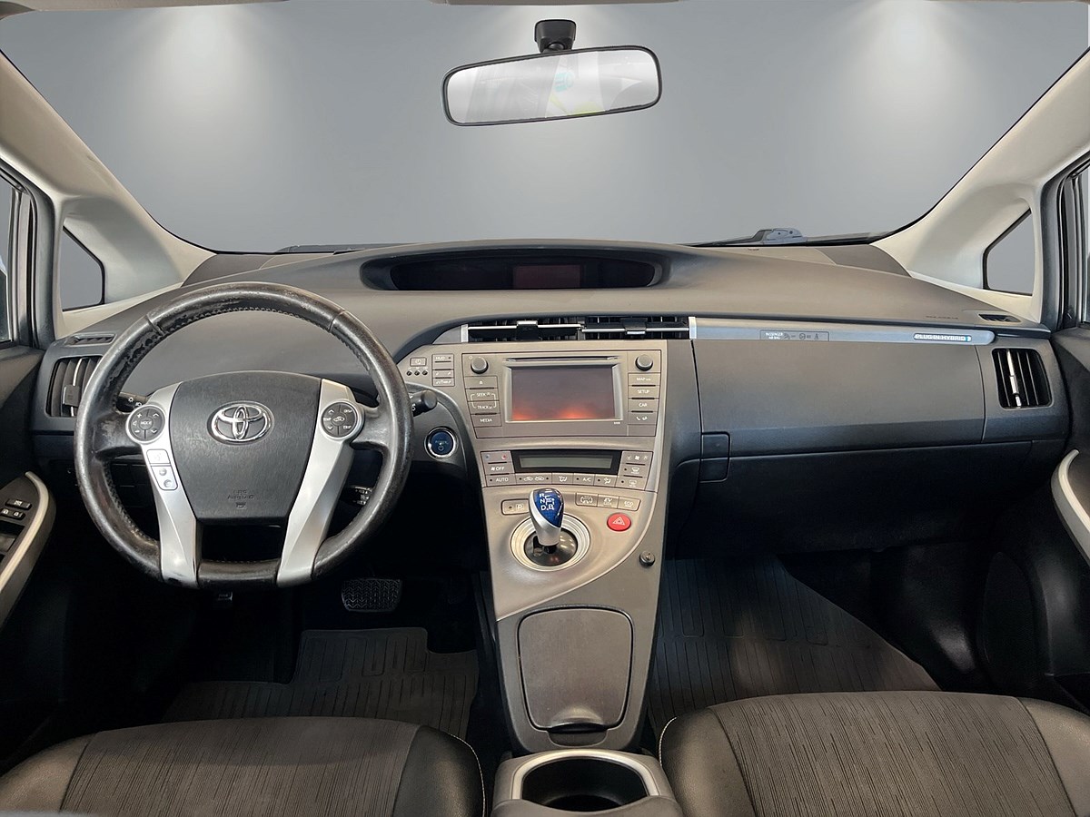 Toyota Prius Plug-in Hybrid 1.8 VVT-i + 3JM Plug-in CVT, 136hk, 2014
