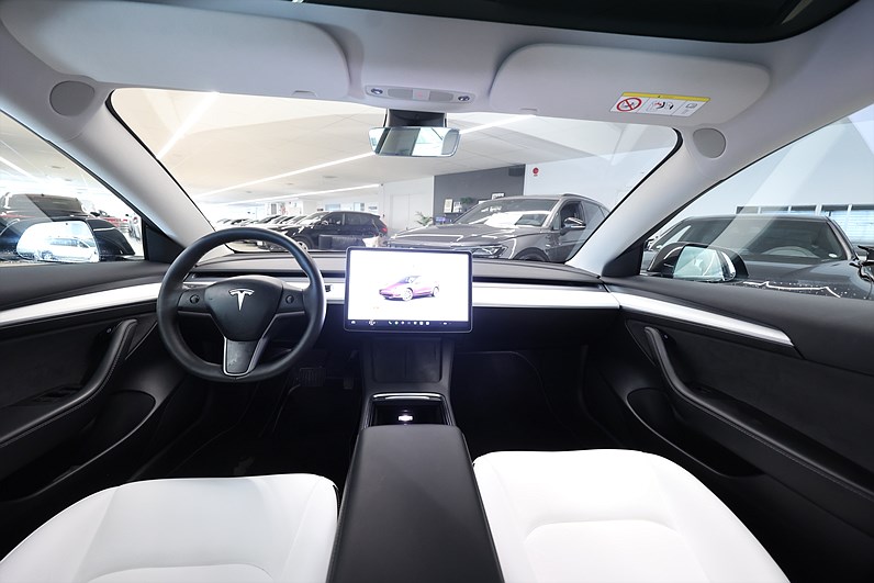 Tesla Model 3 Long Range AWD 440hk AP Pano Läder Navi Drag