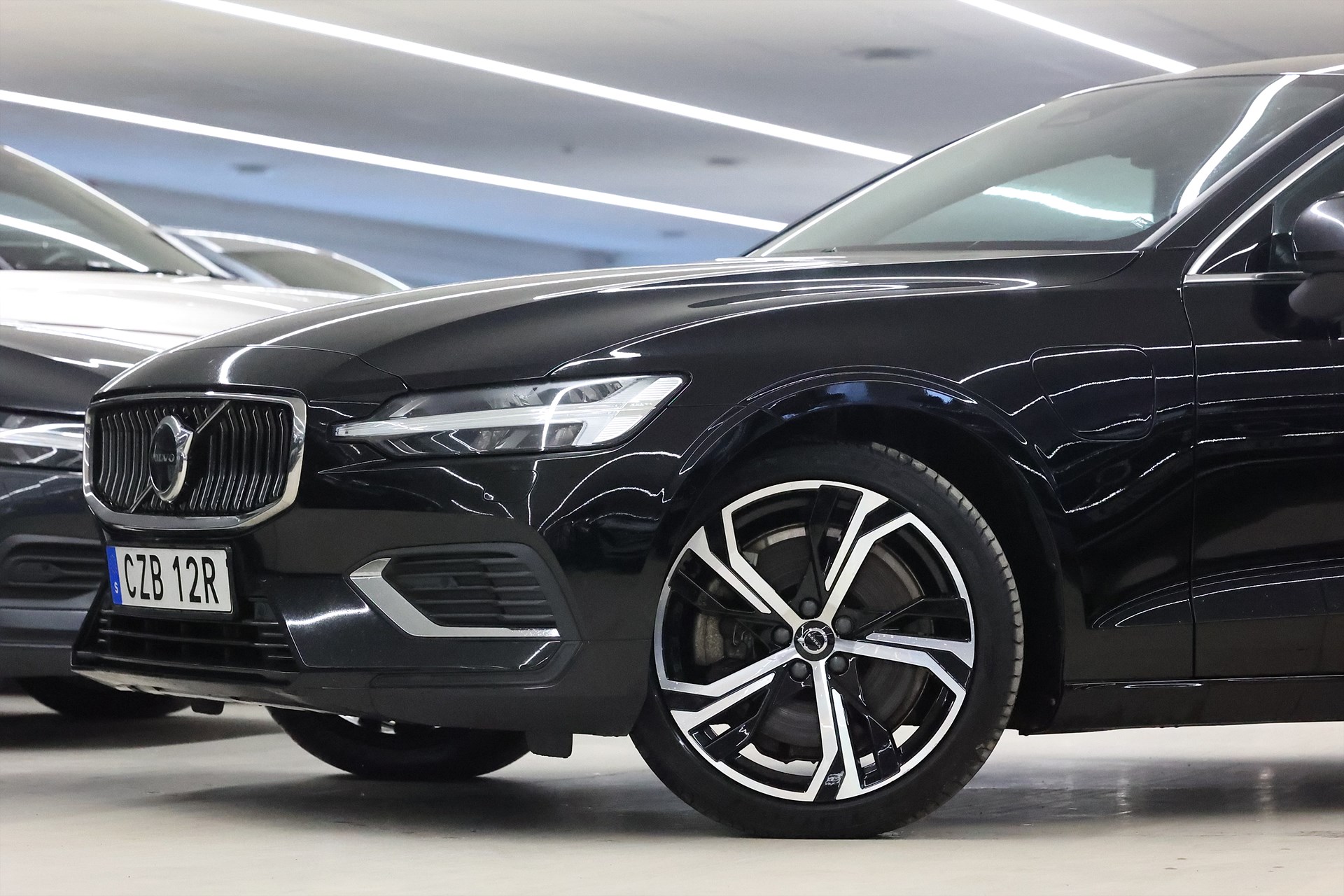 Volvo V60 Recharge T6 AWD 350hk Core H/K Läder Keyless Navi Drag