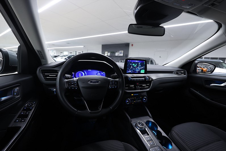 Ford Kuga Hybrid AWD 190hk *Hjulkampanj!* Sync 4 Navi B-kamera MOMS