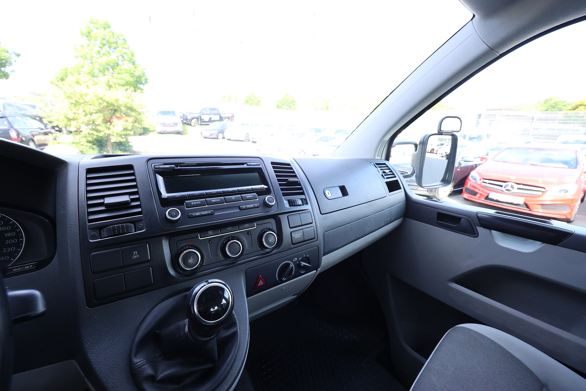 Volkswagen Transporter Dubbelhytt 2.0 TDI Flakbil Drag MOMS