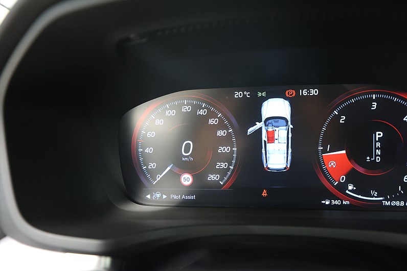 Volvo V60 Cross Country D4 AWD *Hjulkampanj!* Momentum Carplay