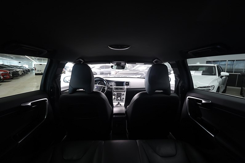 Volvo V60 D4 190hk Summum Värmare B-kamera Navi Skinn