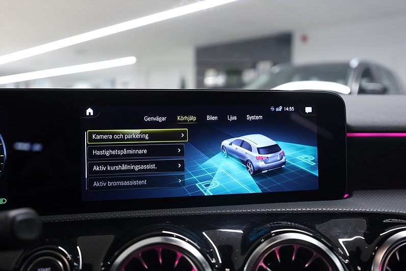 Mercedes-Benz A 250 e 218hk AMG Line Pano Värmare Keyless