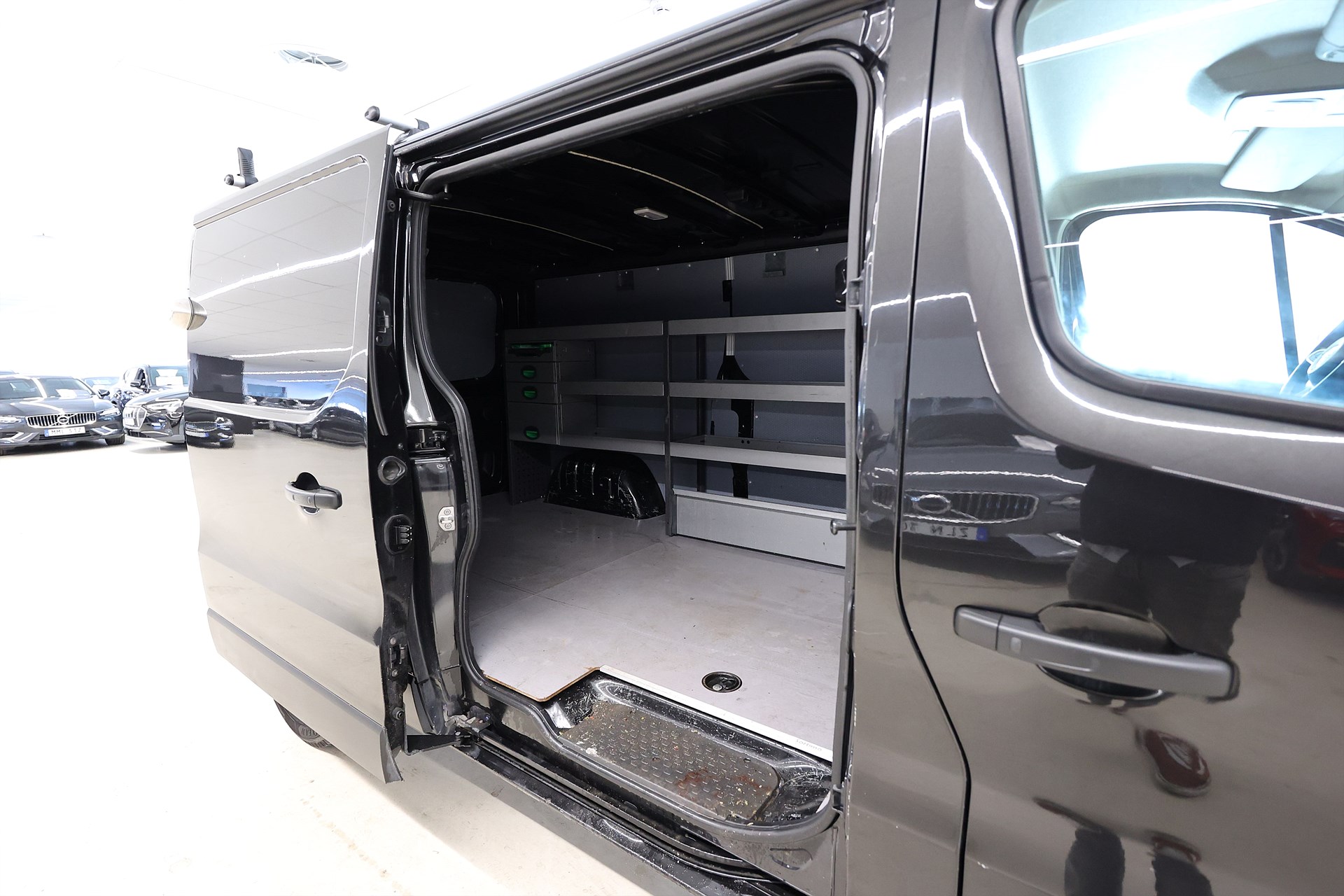 Nissan Primastar 2.0 dCi 150hk Tekna L2H1 Navi V-Inrett Värmare Drag B-Kamera