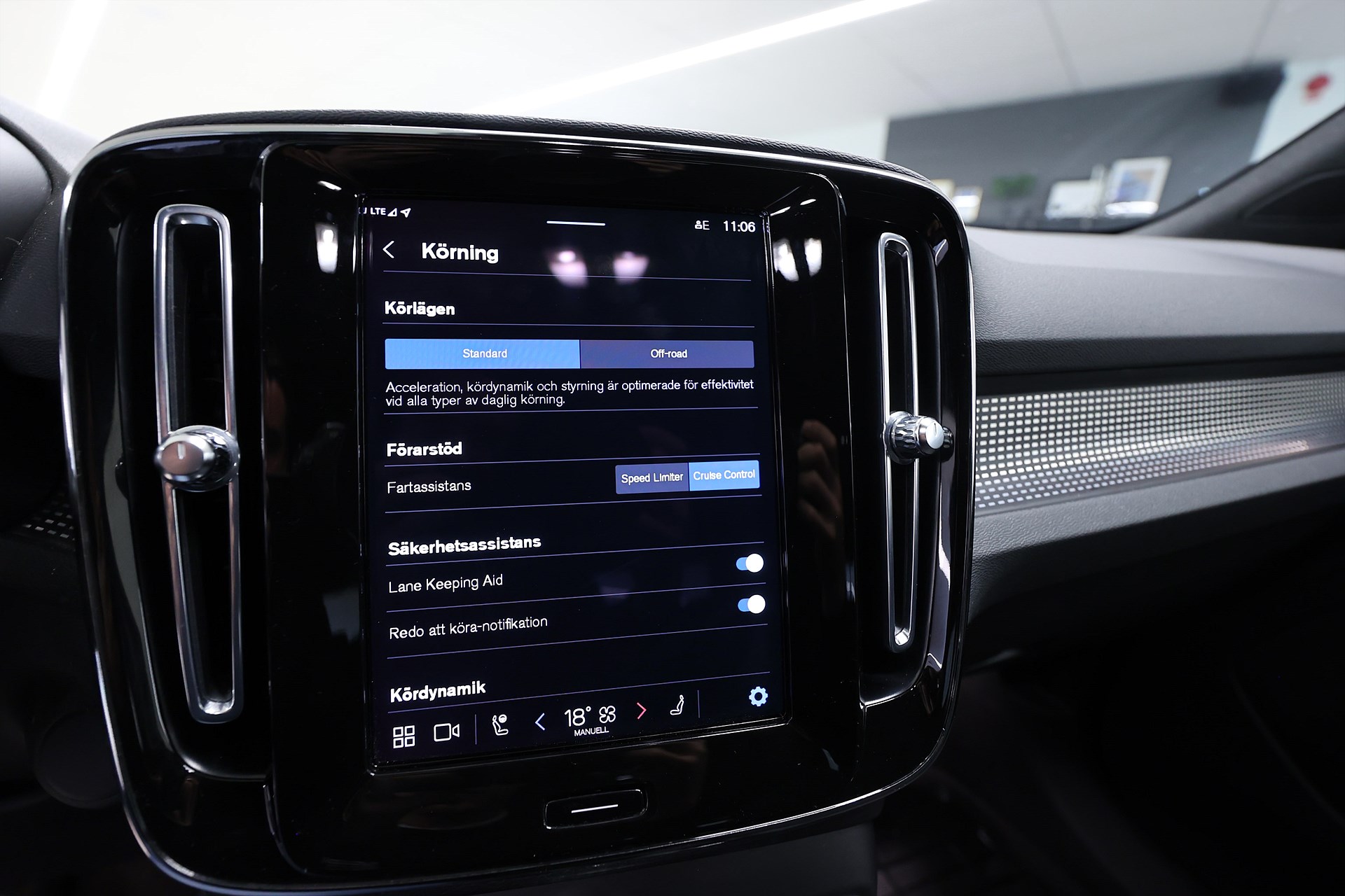 Volvo XC40 P6 Recharge Core B-kamera Drag Keyless MOMS