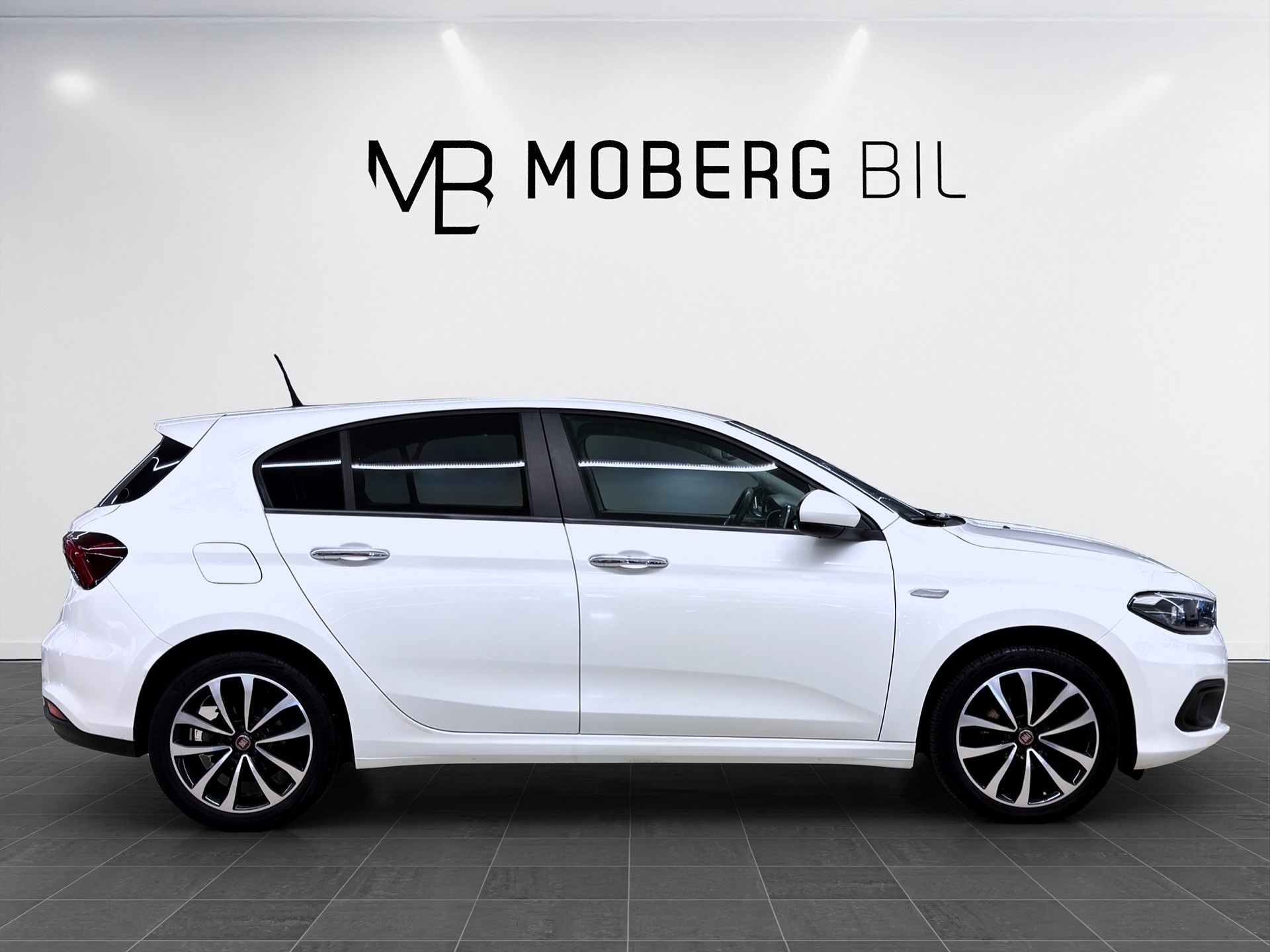 Fiat Tipo 1.4 120hk Helg på Moberg! B-Kamera PDC CarPlay