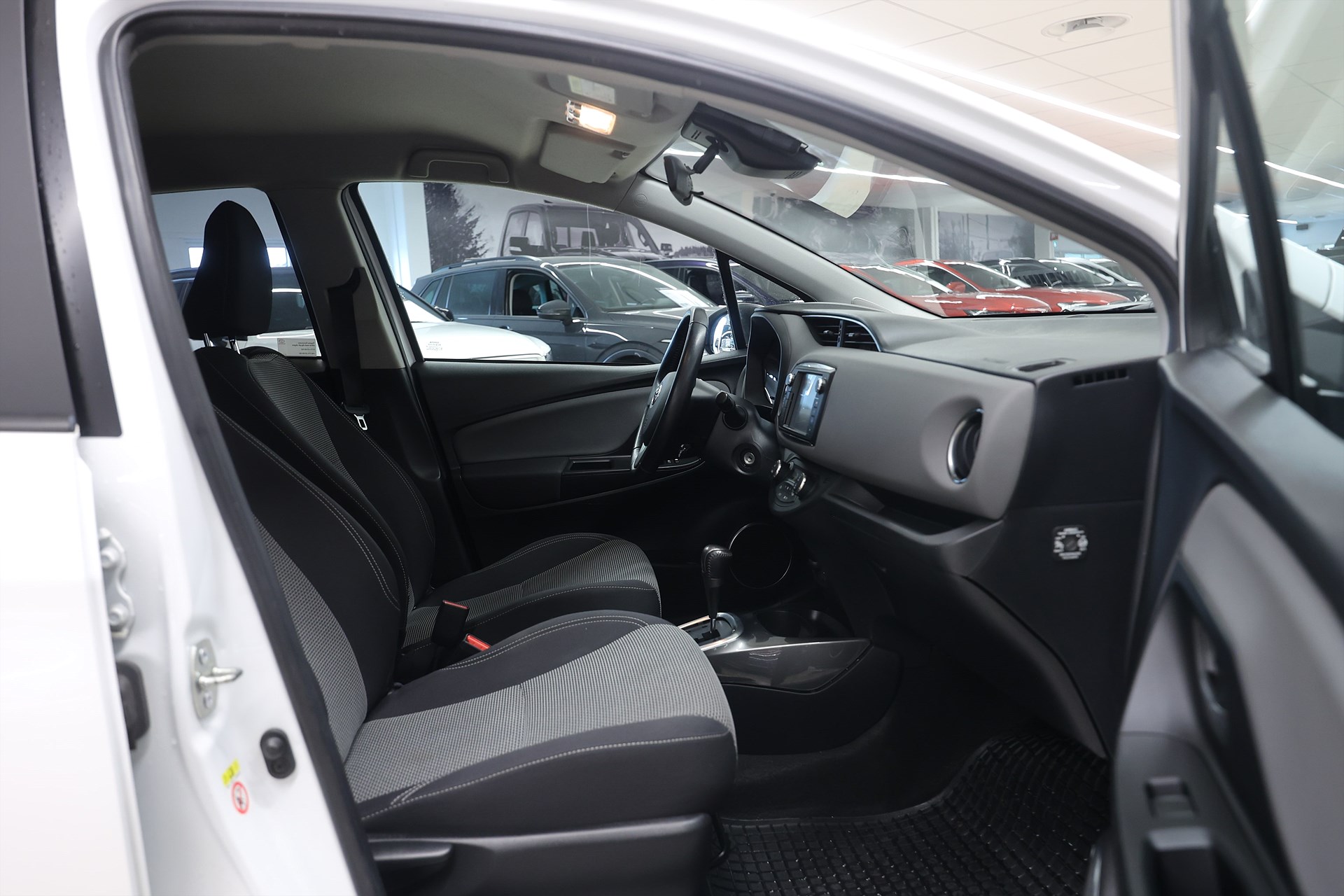 Toyota Yaris Hybrid 101hk Active B-kamera PDC Farth