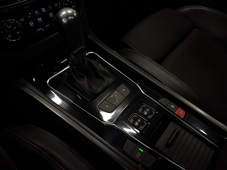 Peugeot 508 RXH 2.0 BlueHDi Aut HUD Pano Navi Kamera 2016, grå – bild 12 av 23, begagnad hos Niber i Järfälla