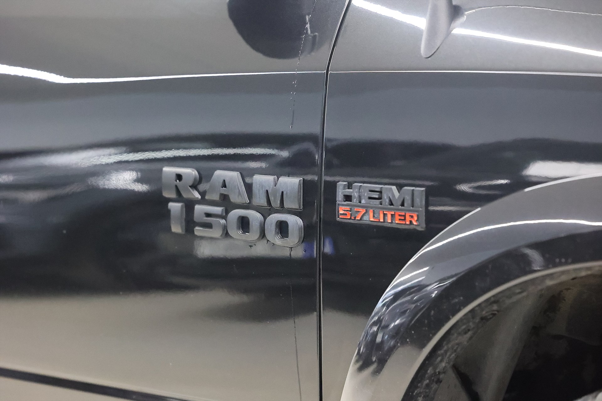 RAM 1500 Crew Cab 5.7 V8 4x4 395hk Laramie Alpine Läder Drag