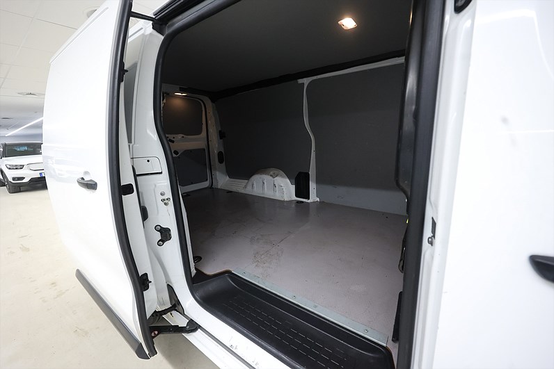 Peugeot Expert 2.0 BlueHDi 122hk L3 Värmare Drag MOMS