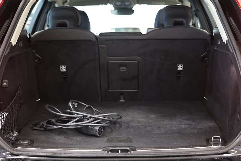 Volvo XC60 Recharge T6 AWD 350hk Core Edition Pano Drag Keyless MOMS