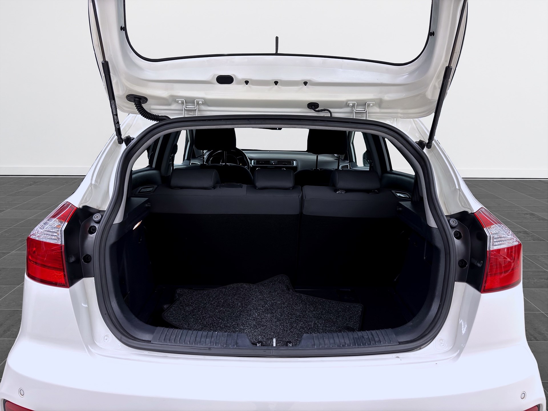 Kia Rio 5-dörrar 1.2 CVVT Manuell 84hk Navi B-Kamera PDC